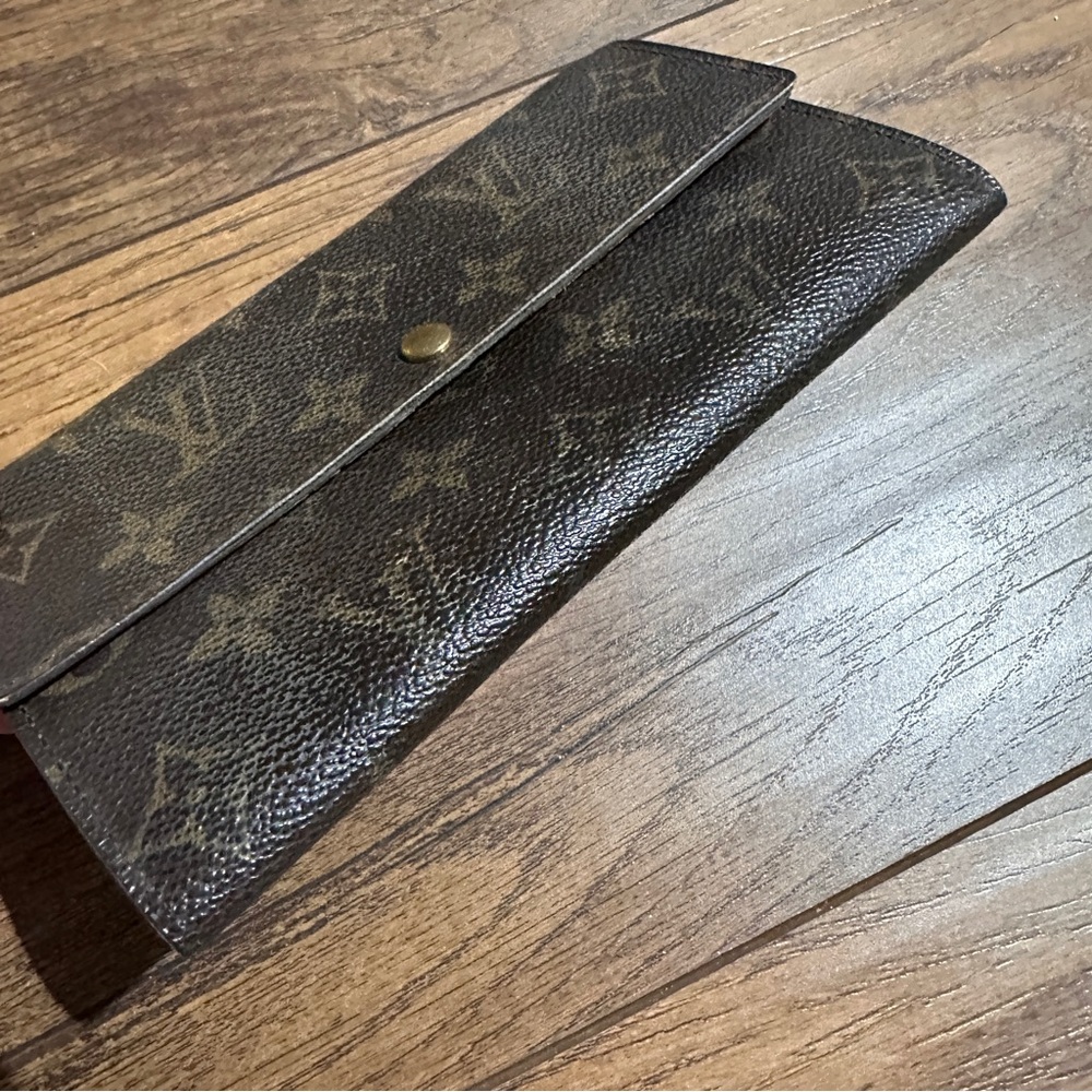 AUTHENTIC Louis Vuitton wallet. Monogram pattern. - Picture 6 of 12
